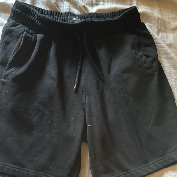 H&M shorts - Picture 2 of 2